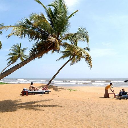 Rainbow Beach Hotel Негомбо Екстериор снимка