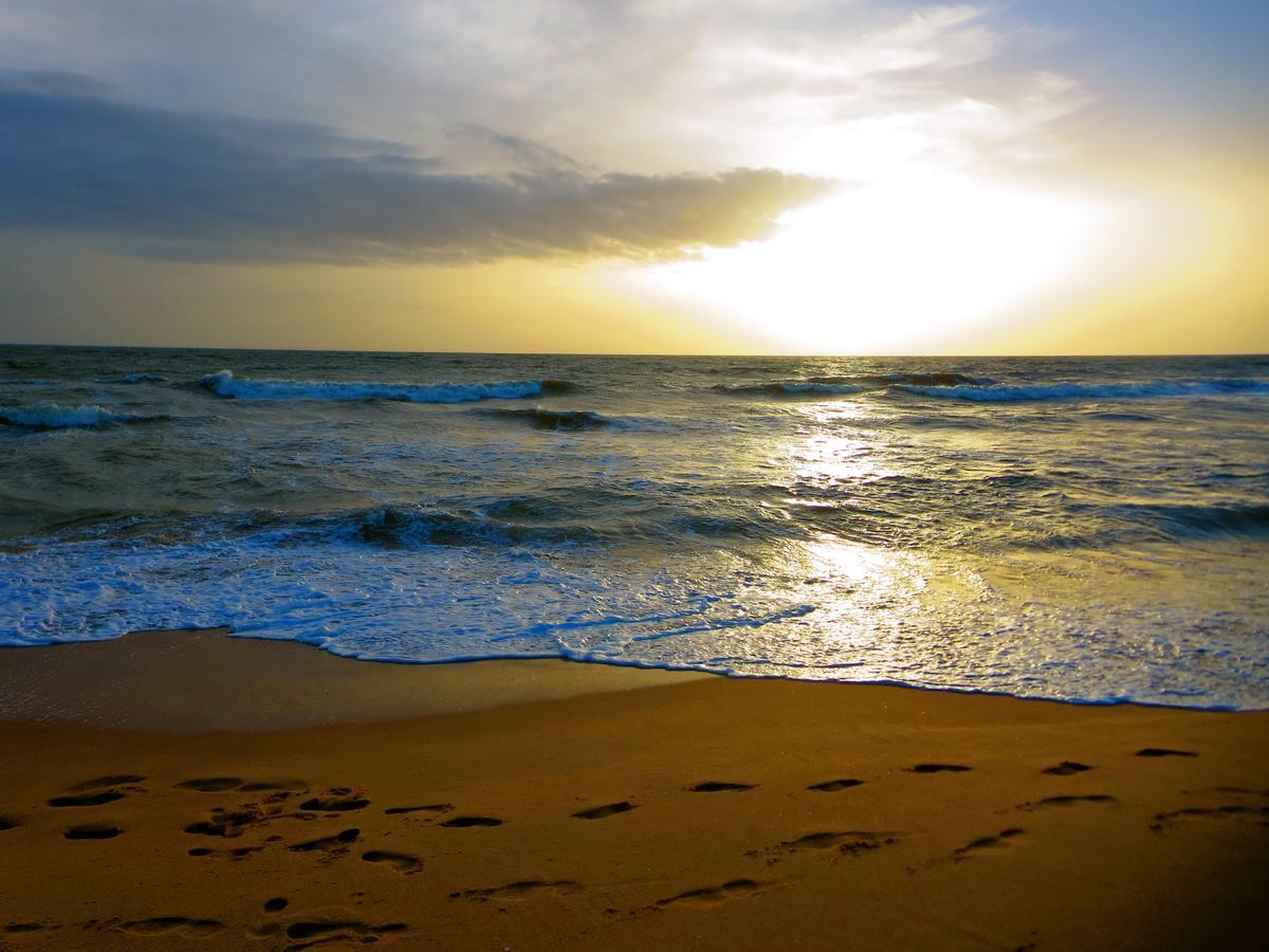 Rainbow Beach Hotel Негомбо Екстериор снимка