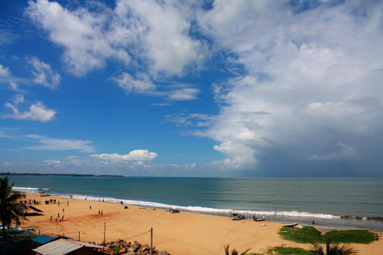 Rainbow Beach Hotel Негомбо Екстериор снимка