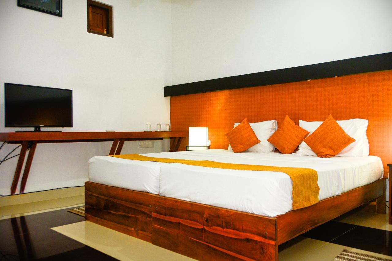Rainbow Beach Hotel Негомбо Екстериор снимка