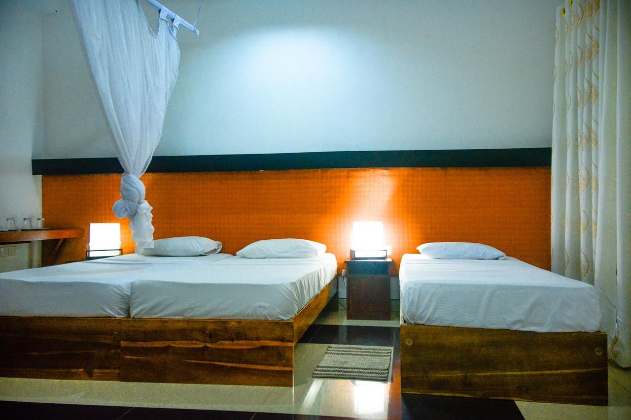 Rainbow Beach Hotel Негомбо Екстериор снимка