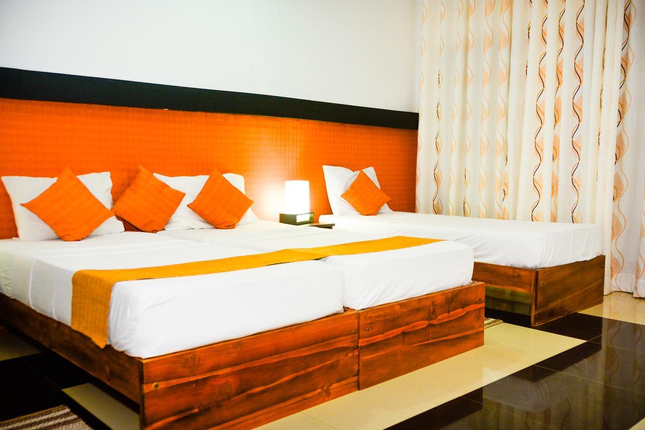 Rainbow Beach Hotel Негомбо Екстериор снимка