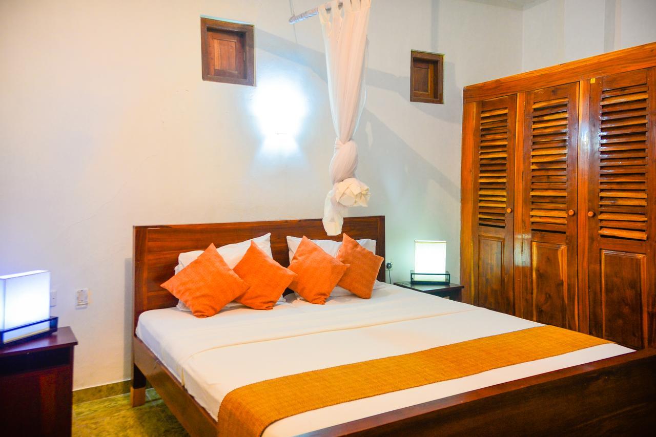 Rainbow Beach Hotel Негомбо Екстериор снимка