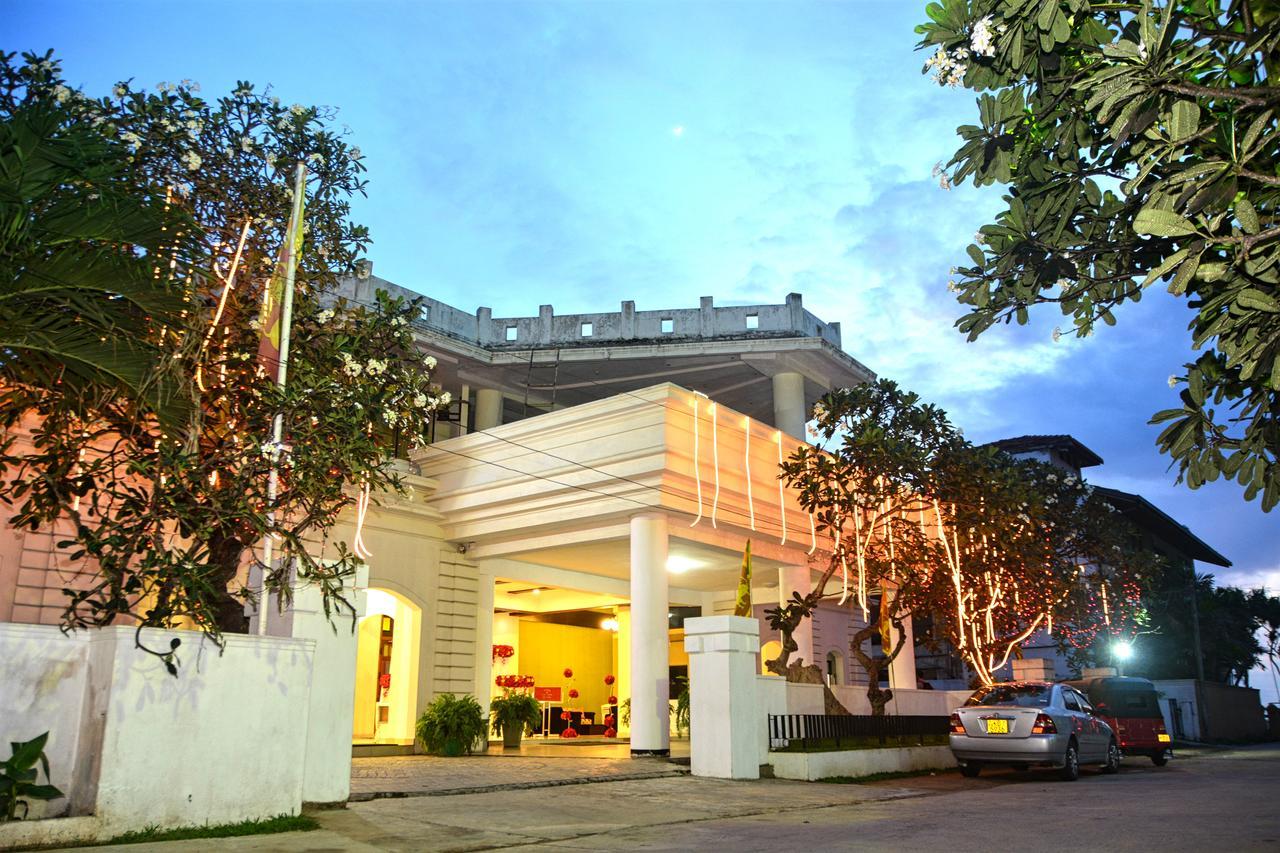 Rainbow Beach Hotel Негомбо Екстериор снимка