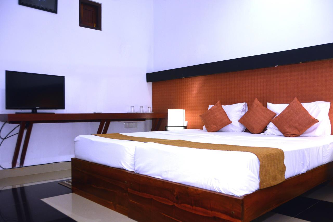 Rainbow Beach Hotel Негомбо Екстериор снимка